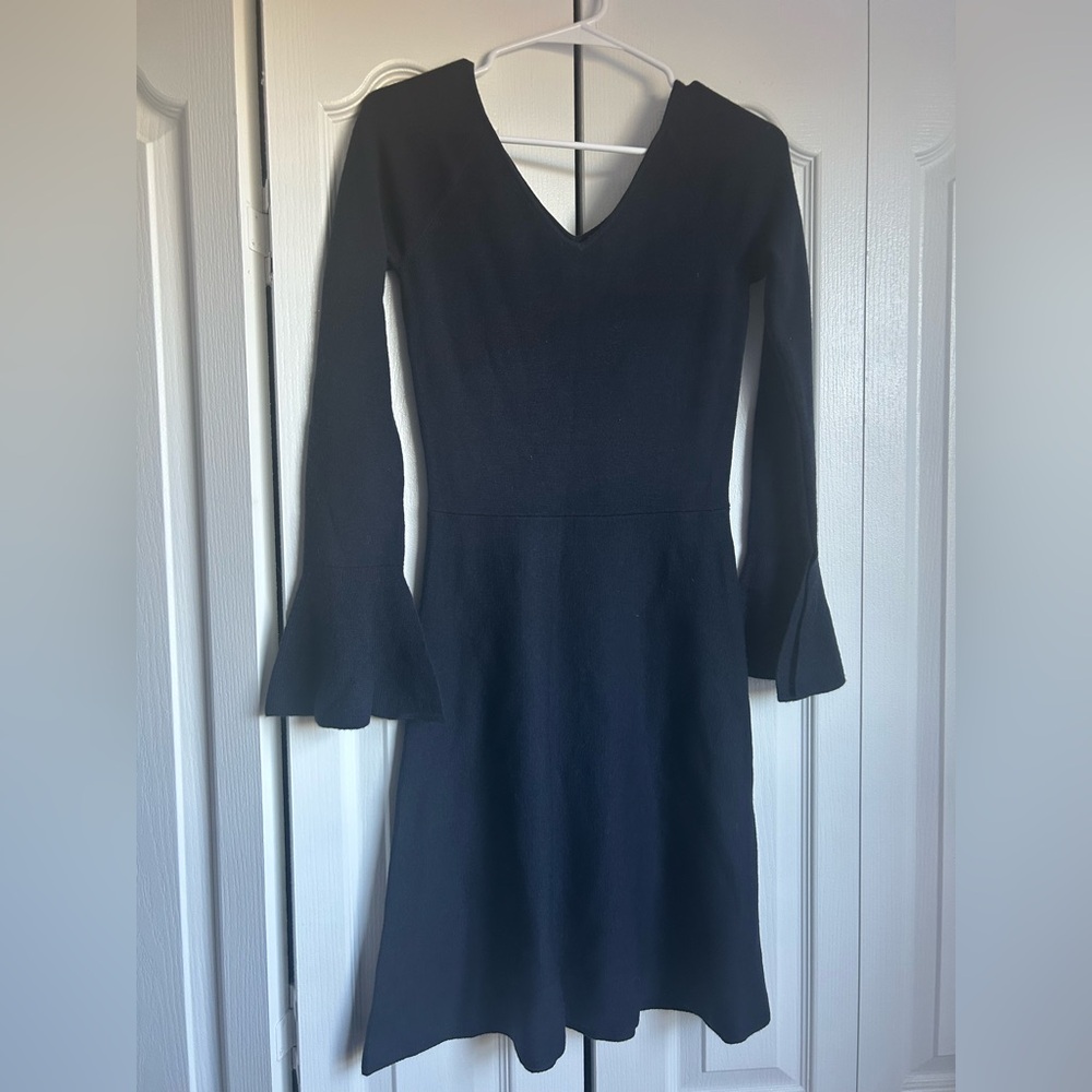 EUC Ann Taylor Flared Sleeve Dress